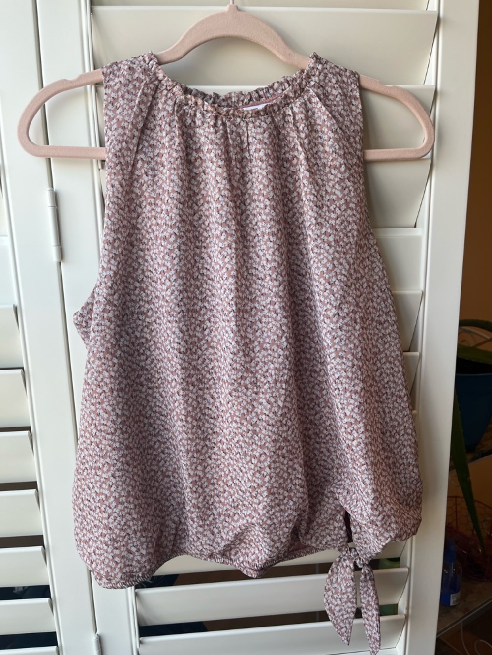 Women’s Sleeveless Tie-Hem Blouse - Dusty Pink Floral